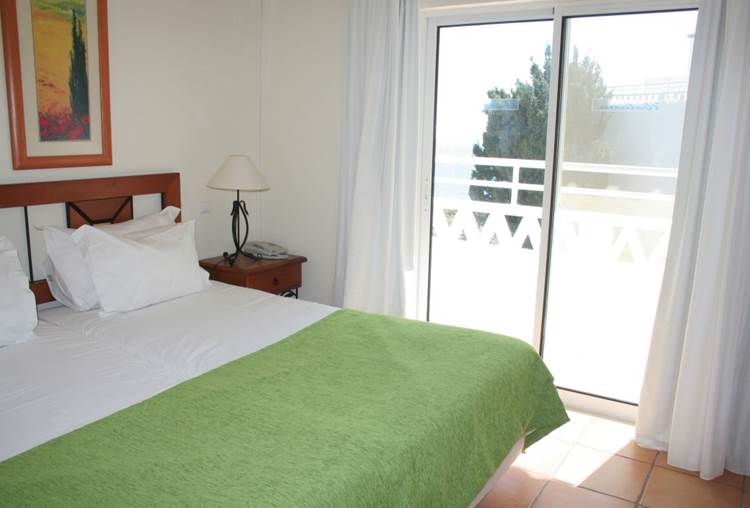 Dois Quartos Indivisos em moradia de dois quartos no Resort Pestana Palm Gardens