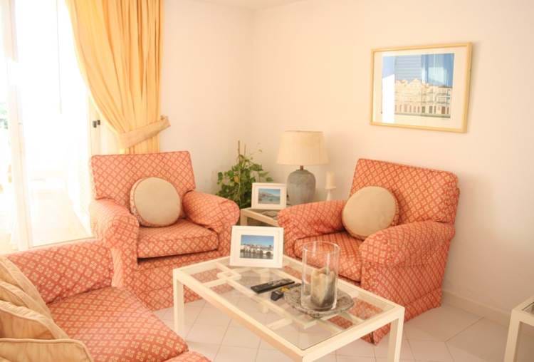 Quarter share in south facing split level one bedroom apartment,  located on the front row of Ocean View