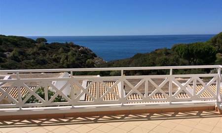 Quarter share in south facing two bedroom apartment,  located on the top row of Ocean View with superb sea panorama