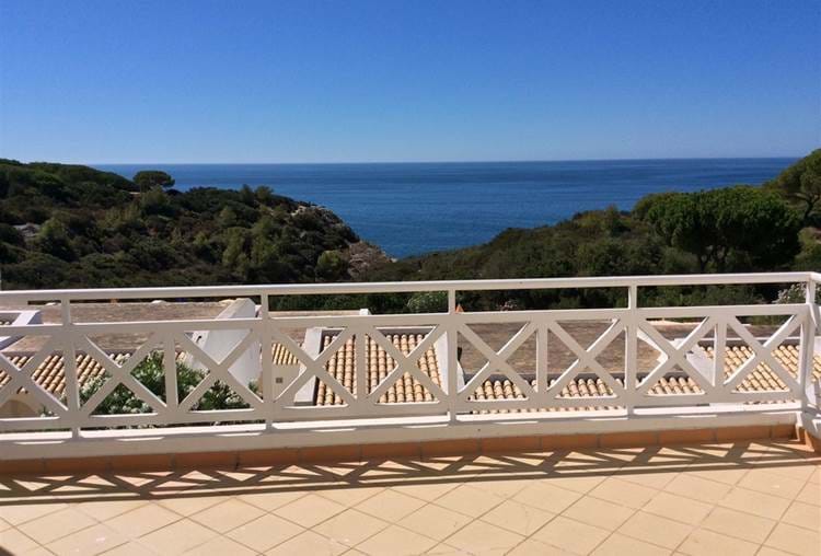 Quarter share in south facing two bedroom apartment,  located on the top row of Ocean View with superb sea panorama