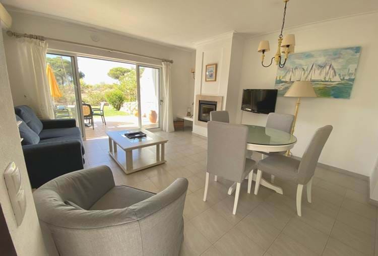 One bedroom semi-detached Villa located on the Atlantic Point with sea views from the roof terrace
