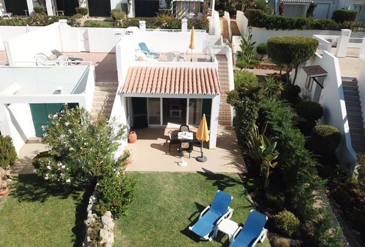 One bedroom semi-detached Villa located on the Atlantic Point with sea views from the roof terrace