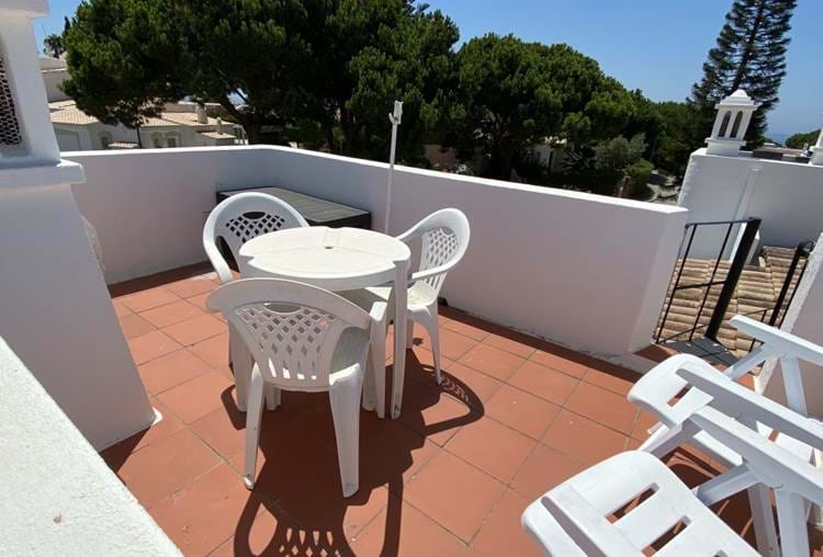 Quarter Share in a first floor 2 bedroom apartment with roof terrace
