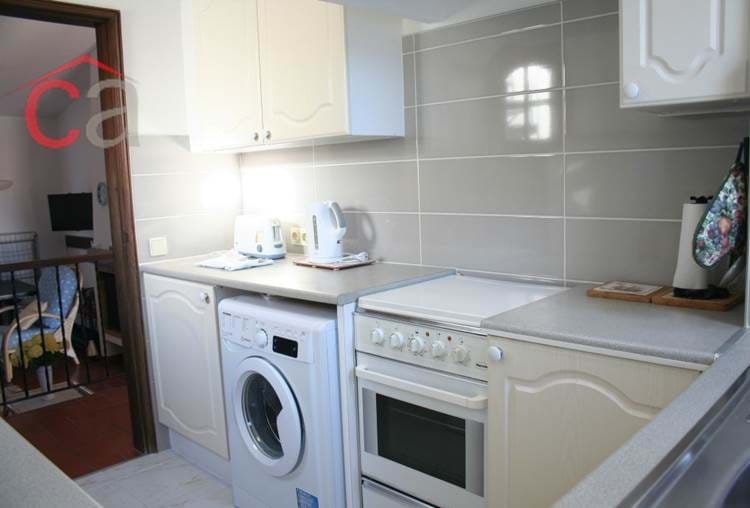 Quarter Share in a first floor 2 bedroom apartment with roof terrace