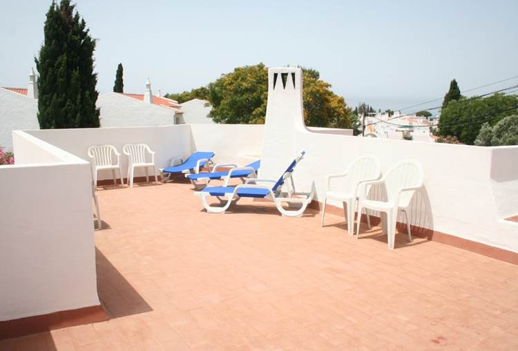 Three bedroom single storey villa  close to all amenities with views to the sea  from the roof terrace