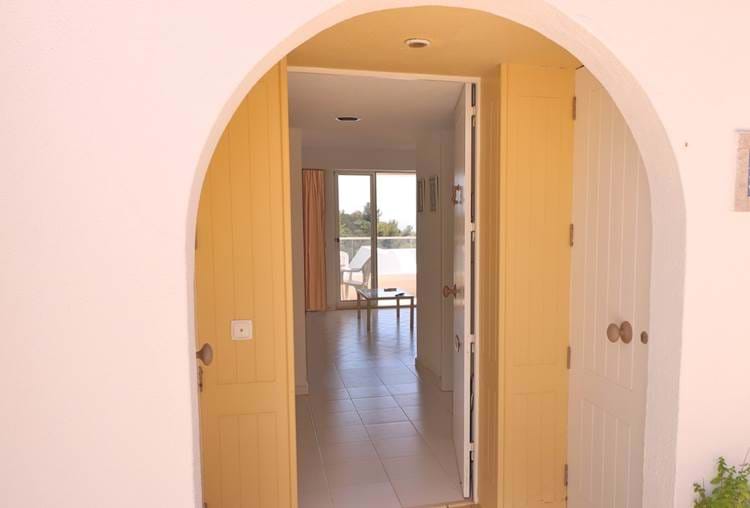 Quarter share in south facing one bedroom apartment,  located on the middle row of Ocean View area  with good sea views
