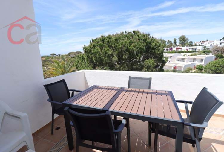 Quarter Share in a 2 bedroom first floor apartment with sea views from balcony