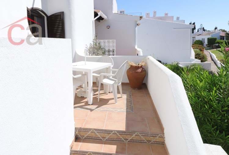 Quarter Share in a 2 bedroom first floor apartment with sea views from balcony