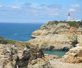 Der Wanderweg „Sete Vales Suspensos“ zwischen Praia de Vale de Centeanes und Praia da Marinha ist die „beste europäischee Wanderroute“ 