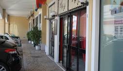 Business opportunity in Carvoeiro: (Snack) bar/ office/ shop - walking-distance to the centre