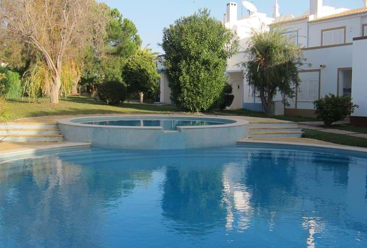 Town house T3 for holiday in  Carvoeiro with pool
