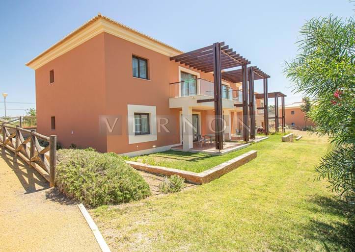 Algarve Carvoeiro à vendre appartement de luxe spacieux avec 2 chambres au sein du Resort 5 étoiles Monte Santo, à 20min à pied de la plage