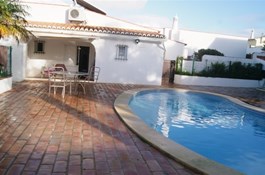 Lovely Single-Storey 4 Bedroom Villa with Pool