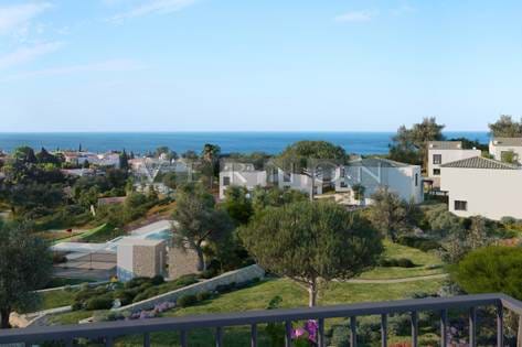 Algarve, Carvoeiro til salgs nye moderne 3 roms villaer med basseng innen gangavstand til sentrum og strand