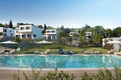 Algarve, Carvoeiro til salg:  nye moderne 3 roms villaer med basseng innen gangavstand til sentrum og strand: