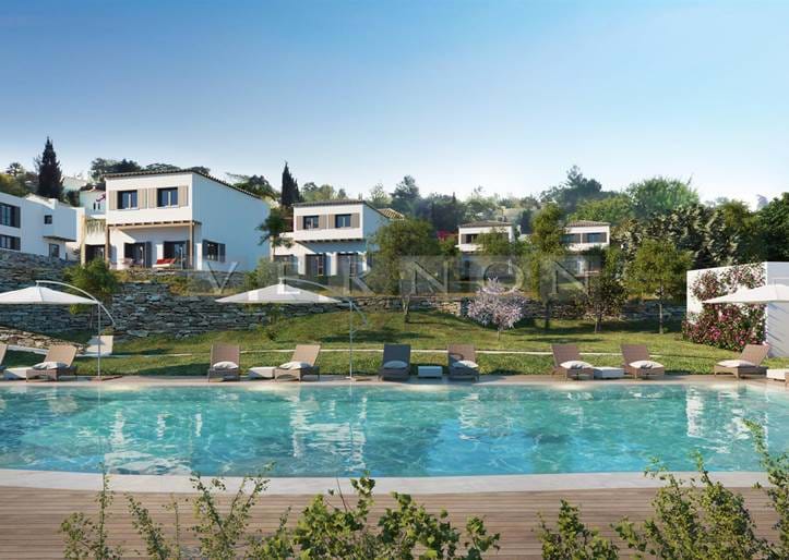 Algarve, Carvoeiro til salg:  nye moderne 3 roms villaer med basseng innen gangavstand til sentrum og strand: