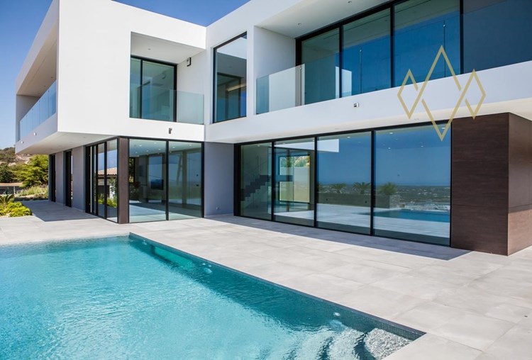 Contemporary luxury with stunning views