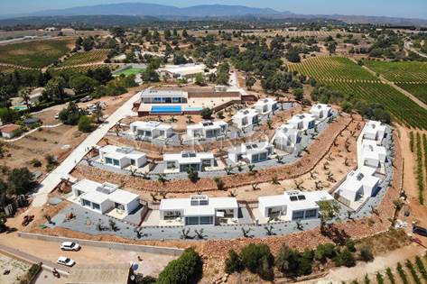 The Vines a Turn-key combination of holiday home and investment project near Carvoeiro: