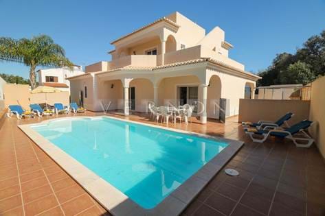 Algarve, spacious 4 bed, 4 bath villa with pool , for sale only at 2km from Praia do Carvoeiro village 