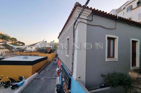 Algarve, Carvoeiro for sale: unique apartment located in the heart of Carvoeiro village just a few meters from the beach restaurants bars and shops: