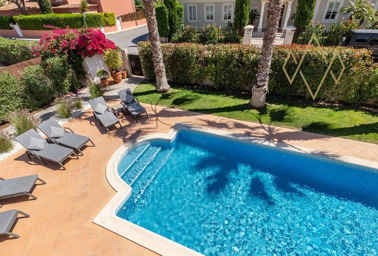 Villa Cacau - with swimming pool in quiet area near the beach