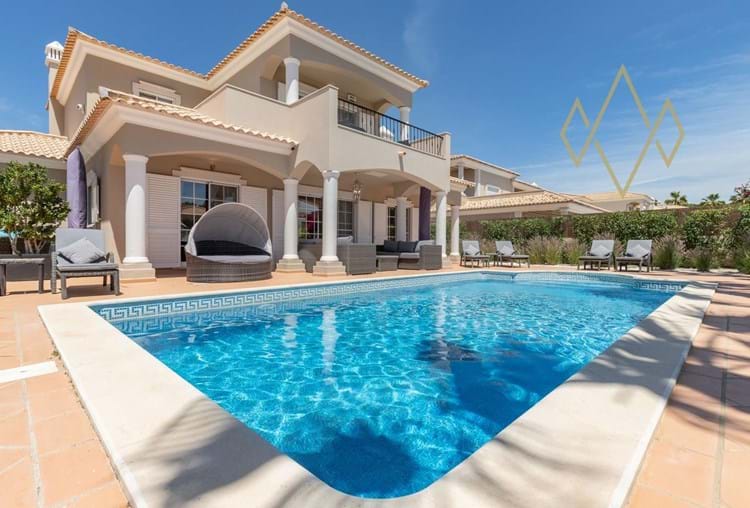 Villa Cacau - com piscina em zona tranquila perto da praia