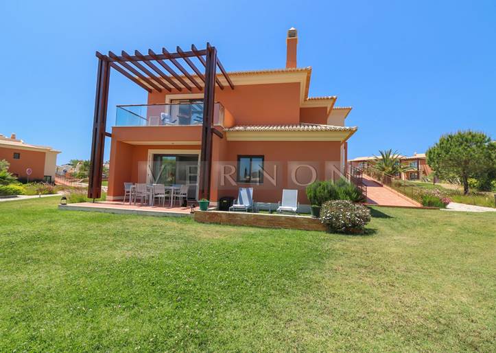 Algarve Carvoeiro para venda luxuoso apartamento duplex T3 em resort de 5 estrelas Monte Santo em Carvoeiro 