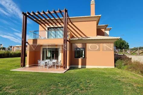 Algarve Carvoeiro for salg luksus 3 roms leilighet i prestisjetunge 5 * Monte Santo resort bare 5 minutter fra Carvoeiro stranden