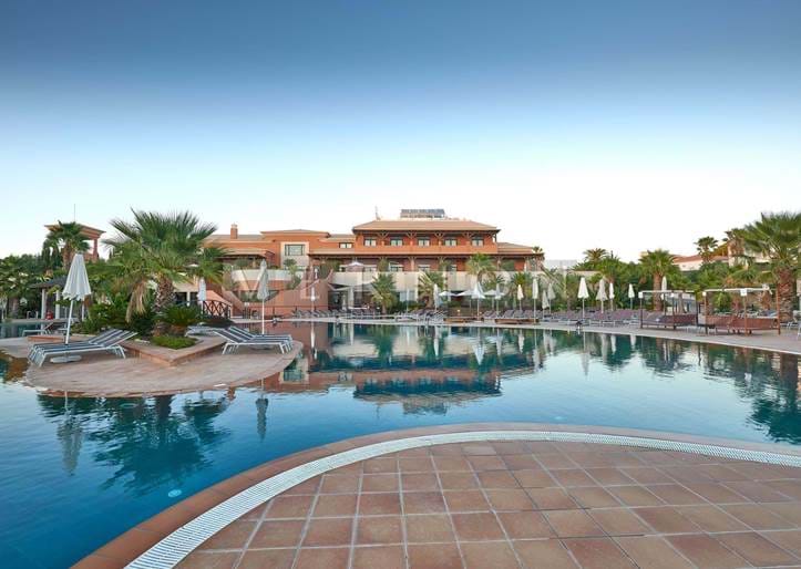 Algarve Carvoeiro para venda moradia geminada T3 de luxo no prestigioso resort Monte Santo 5* apenas 5 min da praia de Carvoeiro 