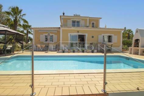 Carvoeiro Algarve, para venda, maravilhosa moradia com 3 quartos piscina, BBQ, apenas a 10min (de carro) da praia do Carvoeiro