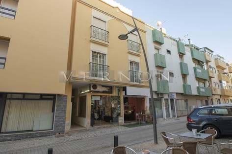 Algarve, Armação de Pêra, appartement de 2 chambres à vendre avec vue sur la mer depuis le toit-terrasse, situé à seulement 100m de la plage