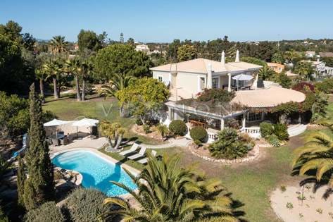 Algarve, Carvoeiro, à vendre, villa avec vue fantastique sur la mer, 3 chambres et piscine, à Caramujeira, à proximité d'Albandeira et de la plage de Marinha