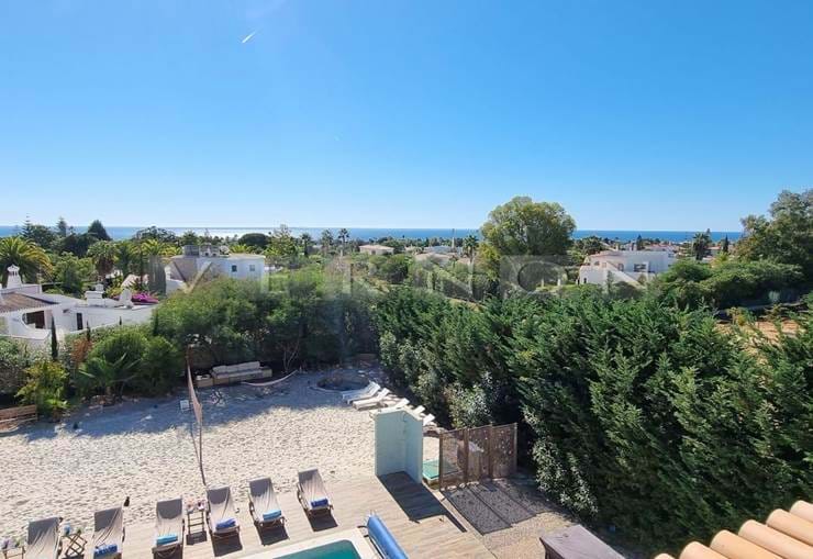 Carvoeiro Algarve, para venda, vivenda com 6 quartos en suite, piscina aquecida, garagem, apenas a 1.5km da Praia do Carvoeiro 