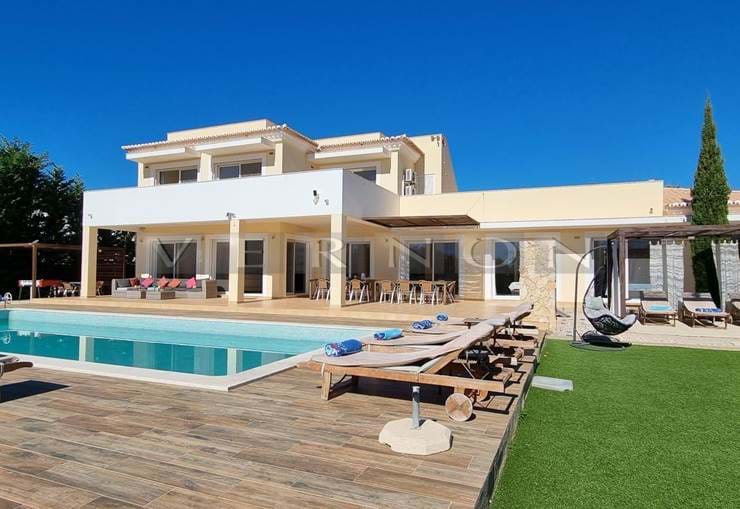 Algarve, Carvoeiro for sale, spacious villa with 6 bedrooms en suite, heated pool, garage, within walking distance from Carvoeiro beach & centre