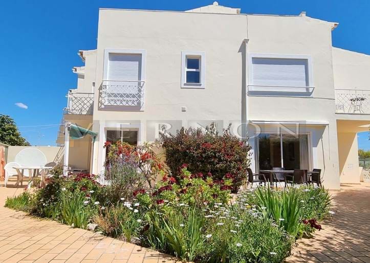 2 bedroom apartment with garden, pool and parking for sale in a prime position in Carvoeiro,  3min walking from beach and amenities