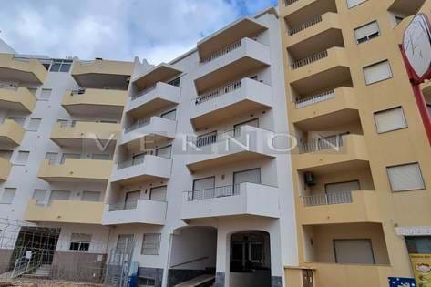 Algarve, Armação de Pêra, apartamento T2 para venda com garagem, localizado a apenas 250m da praia