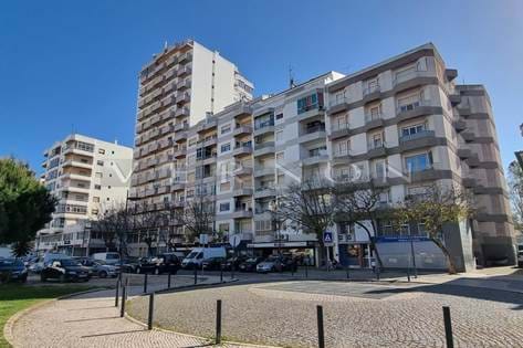 Algarve para venda, apartamento totalmente renovado com 2 quartos, vista para o rio e para a cidade, no centro de Portimão