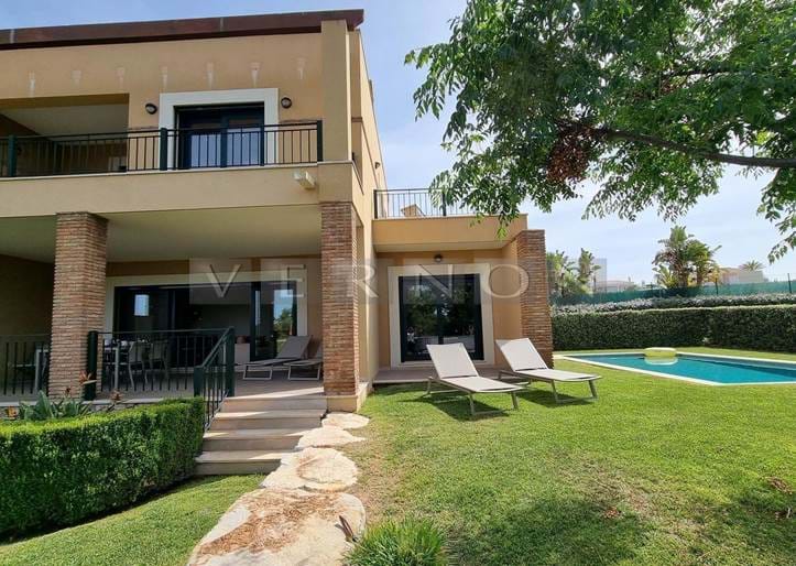 Algarve Carvoeiro para venda moradia geminada T3 com jardim e piscina privada no "Vale do Milho Village - complexo turístico " perto do Golfe e da praia de Centeanes 