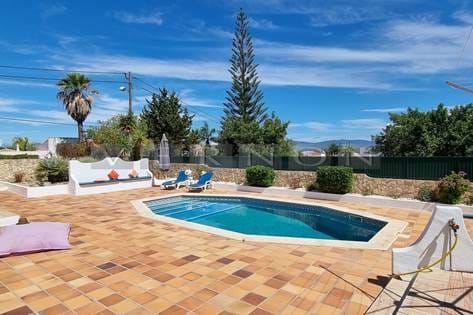 Algarve Carvoeiro charming single storey  4 bed villa with pool and nice mountain views for sale in  Sesmarias 