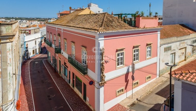 Manor house in the historical center of Lagoa 