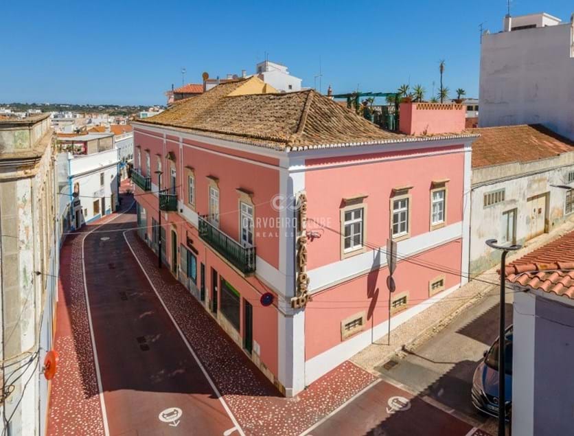 Manor house in the historical center of Lagoa 