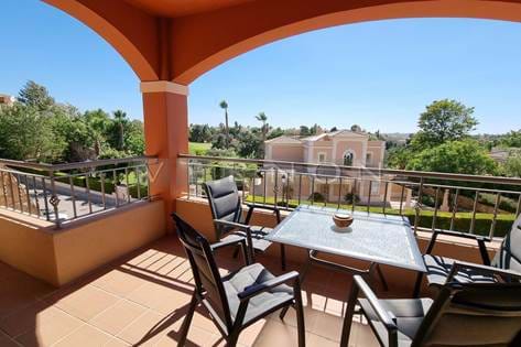 Algarve, Carvoeiro til salgs 1/4 Audelte i 2 roms leilighet beliggende i Golf Resort Vale da Pinta kun 5 minutter fra stranden og sentrum av Carvoeiro