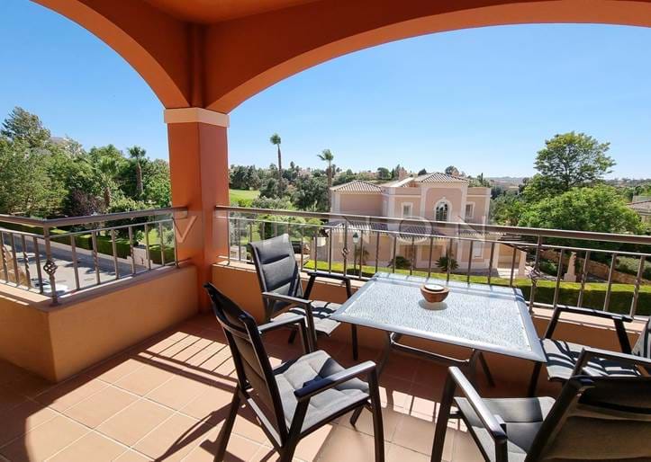 Algarve Carvoeiro, for sale, 1/4 SHARE  - 2 BED top floor apartment with pool on popular Golf Resort Vale da Pinta only 10 min to Carvoeiro & Ferragudo beach