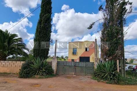 Lagerhaus mit Büros zum Verkauf im Industriegebiet von Algoz, Algarve.