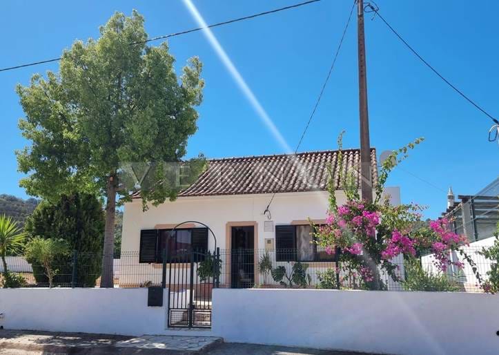 Typisk Algarve-hus til salgs i utkanten av byen Silves, Algarve