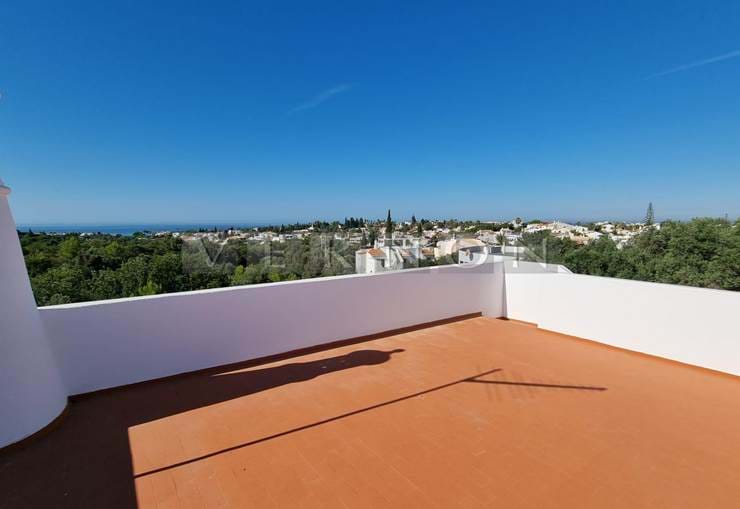 Algarve, Carvoeiro à vendre: villa traditionnelle de 3 chambres avec piscine et vue sur la mer à vendre à Sesmarias, Carvoeiro.