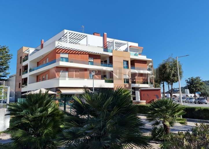 Algarve, Silves zu verkaufen, geräumige 3-Bett-Wohnung mit Garage im Zentrum der Stadt Silves