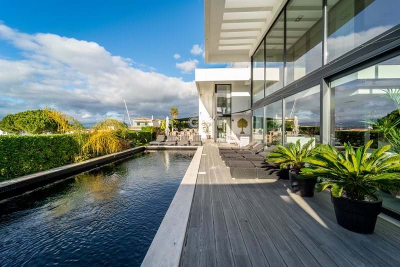 Moderne 4-SZ-Villa mit Pool und fantastischem Ausblick