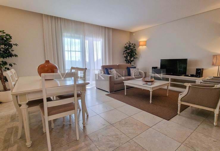 Algarve, Carvoeiro til salgs: luksus Leilighet med 2 soverom, i 5-stjerners resort Monte Santo nær Carvoeiro stranden.
