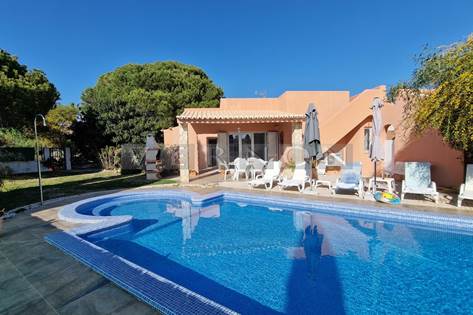 Algarve, Carvoeiro, for sale, 3 bed single storey villa with pool in Quinta do Paraíso, short walk to beach and amenities